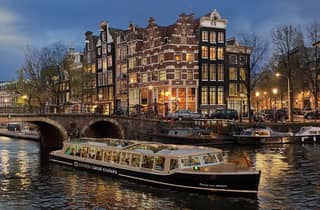 Amsterdam: Abendliche Bootsfahrt mit Panorama-Glasdach