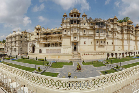 Excursión de un día a Jaipur desde Delhi por autopistaCoche privado con conductor, guía y entradas a los monumentos