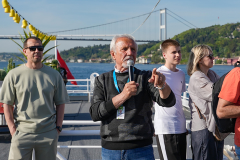 Istanbul: Bosphorus Cruise with Late Lunch and Scenic Views