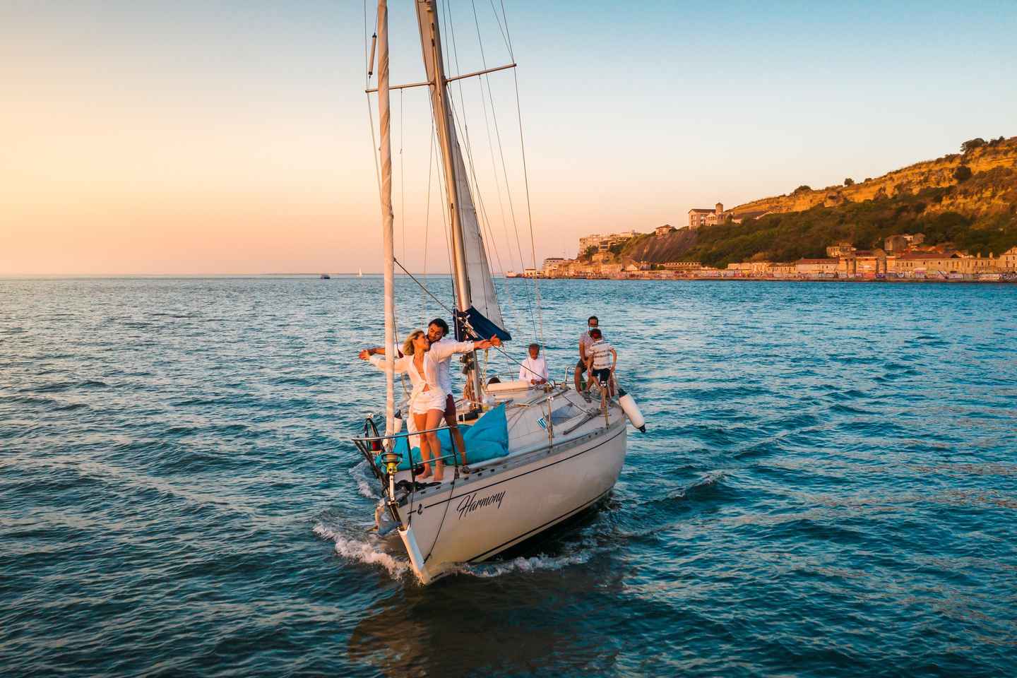 Lisbon: "Sunset" & "Day" Tours by boat, with drink and music - Lisbon: "Shared Sunset Boat Tour", with drinks and music