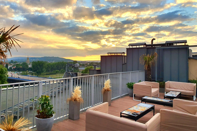 Krakow: Reservation at a Hidden Rooftop Bar with 1 Cocktail