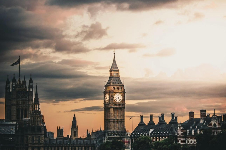 London: Private Chauffeur-Driven Range Rover Tour