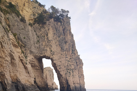 Zakynthos: Solnedgångskryssning till Myzithres med vin