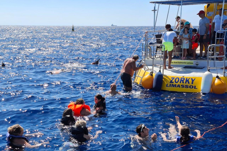 Larnaca: Yellow Submarine Swim Cruise with Unlimited Drinks