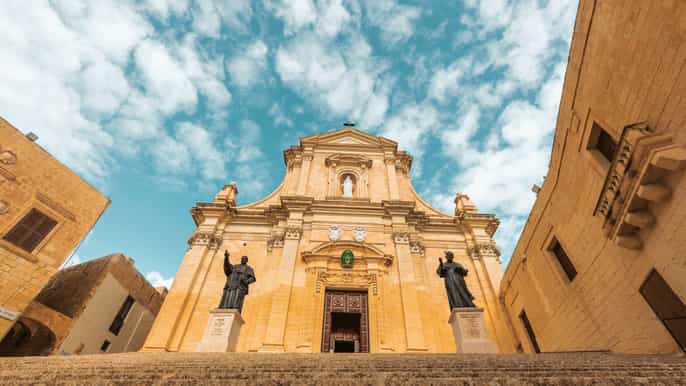 COMBO: Pase Patrimonio de Gozo con Ferry + Autobús turístico Hop-on Hop-off