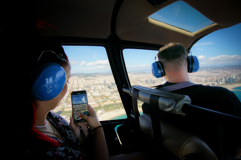 Barcelona: Helikopterflygning med Yacht Cruise som tillvalHelikopterresa upp till 7 minuter (ingen segling)