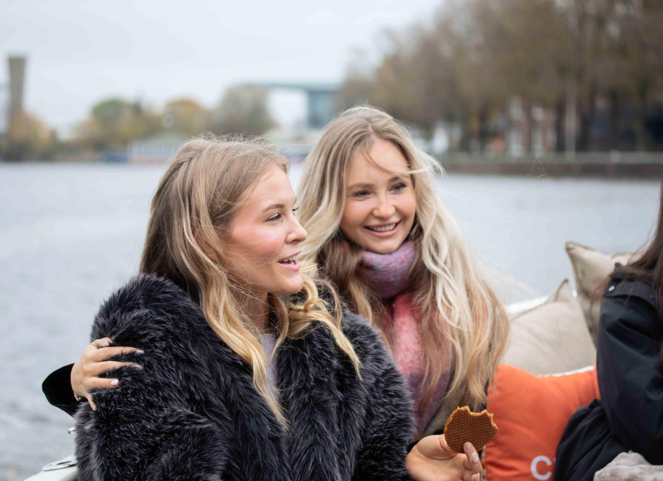 Amsterdam: Luksusbådtur med ubegrænsede cocktails og snacks