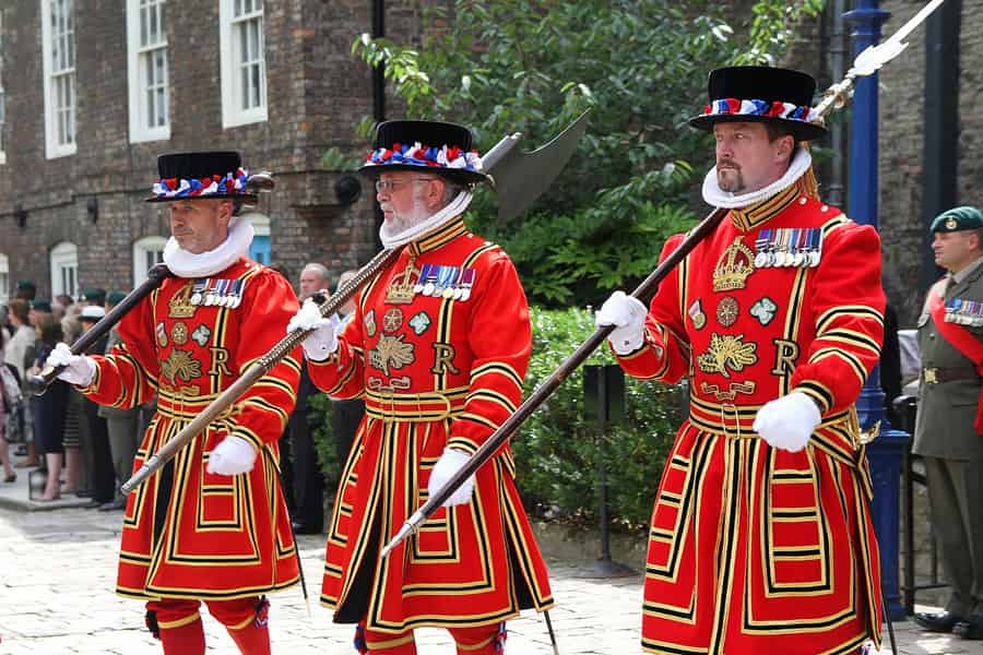 Ultimativer Tower of London, Beefeater Welcome & Kronjuwelen. Foto: GetYourGuide