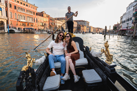 Venice With Professional Photographer Express Photoshoot in Rialto