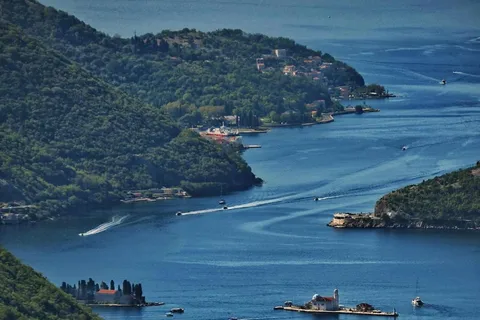 Kotor: prywatna wycieczka łodzią po Zatoce Kotor i Błękitnej Jaskini z drinkiem