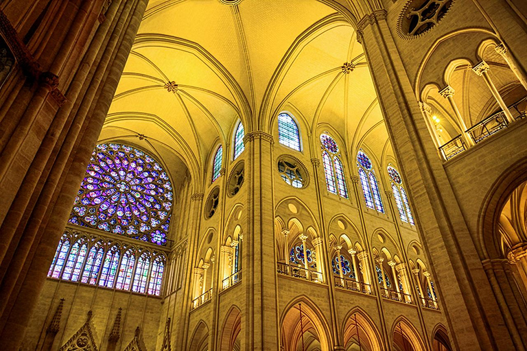 Small Group Notre Dame Tour with Skip-the-Line Access