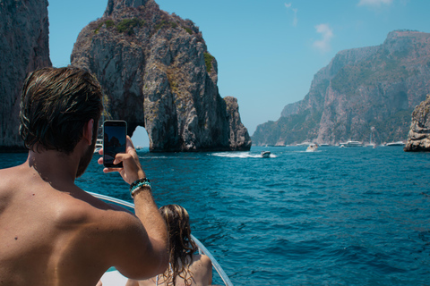 Sorrento: Capri Boat Tour with Drinks - Under 30 Experience Tour in English and Italian