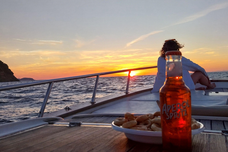 Procida : Excursion en bateau privé avec vue sur la mer et plongée en apnéeProcida Vue sur la mer