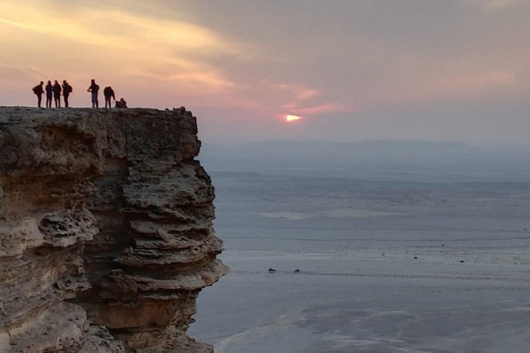 Riyadh: Edge of the World 4x4Excursion with Dinner(Kashtah)