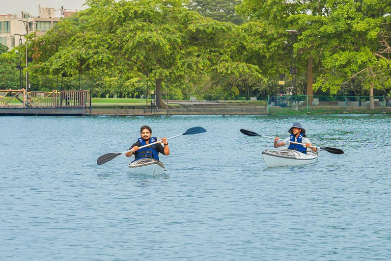 Colombo: Diyawanna Lake Kayaking Experience Single Kayak