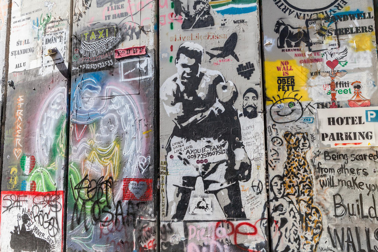 Krakow: Private walking tour on the trail of street art