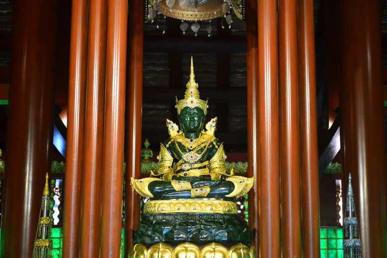 From Chiang Mai: Chiang Rai's Temples and Golden Triangle White Temple, Blue Temple, Wat Phra Keaw and Golden Triangle