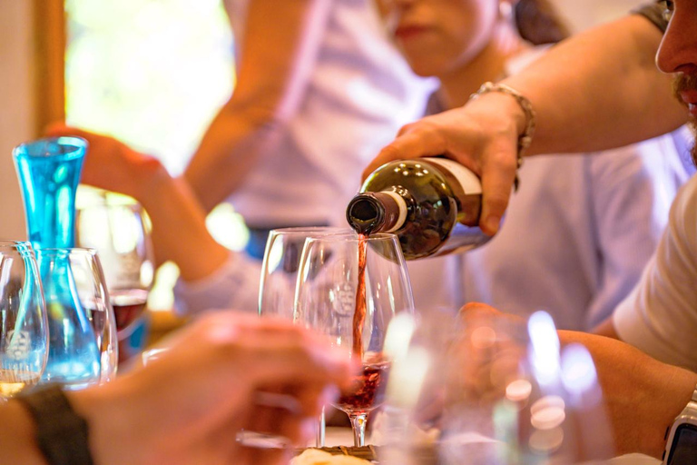 Florence: Vespa Tour with Winery Visit and Lunch Vespa Self-guided Small Group Tour - Spanish