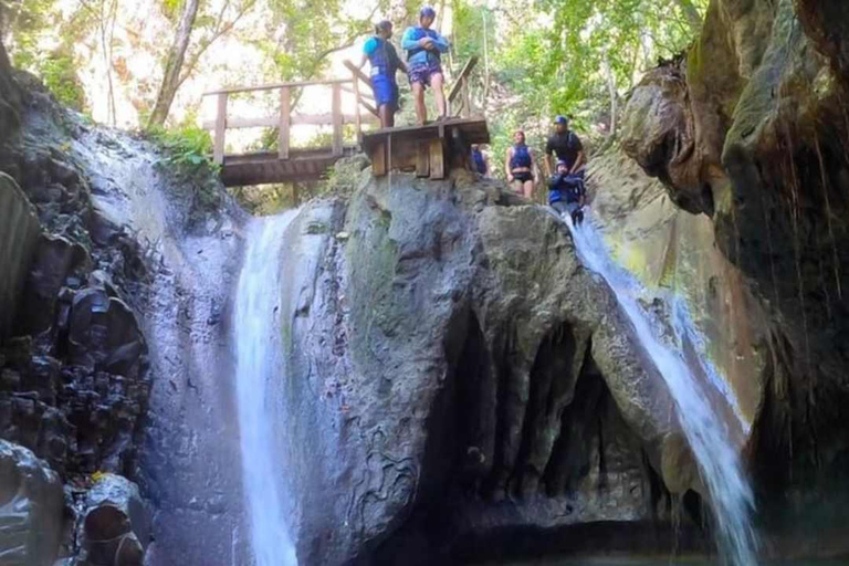 Puerto Plata: aventura en 7 cascadas con almuerzo y servicio de recogidaPuerto Plata: aventura por 7 cascadas con almuerzo y servicio de recogida