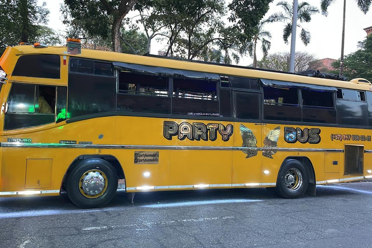 Medellin: Rumbero Party Bus met al het bier dat je kunt drinken
