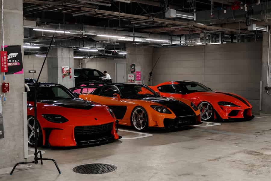 Tokyo JDM Tour: Daikoku PA (getunte JDM-Autos, Skyline GTR, RX7). Foto: GetYourGuide Tokyo JDM Tour: Daikoku PA (getunte JDM-Autos, Skyline GTR, RX7). Foto: GetYourGuide