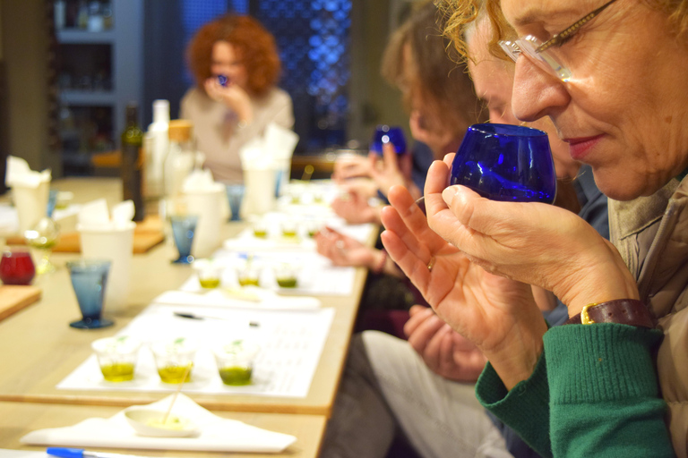 Degustazione di olio d&#039;oliva e abbinamento di cibi a SaloniccoDegustazione di olio d&#039;oliva e abbinamento di cibi