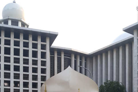 Jakarta: Guided City Tour by Tuk Tuk, Train, and Boat