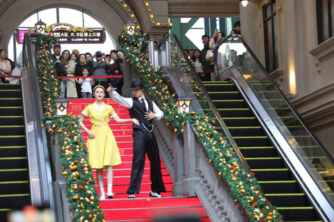 Shanghai Spectacular: Eternal Love Performance & Park Tour VIP Seats