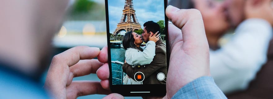 Paris : Croisière fluviale en soirée avec dégustation de champagne et de mets