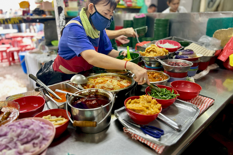 Kuala Lumpur: Chinatown & Centre Food Tour with 12 Tastings Kuala Lumpur: Food Tour with 12 Tastings & Drinks Upgrade