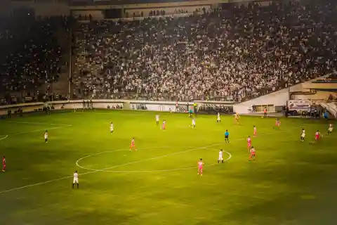 Lima: goditi una partita di calcio con un abitante del posto