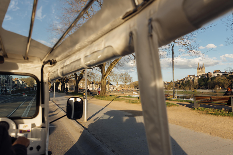 Angers: Fahrt in der Doutre mit einem elektrischen Tuk TukAngers: Fahrt mit einem elektrischen Tuk Tuk durch das Viertel Doutre