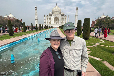 Depuis Delhi : Excursion d'une journée au Taj Mahal et à Agra en train expressTrain de 2ème classe, voiture, guide, billets d'entrée et repas