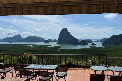 From Krabi: Private Transfer to Phuket with Sightseeing