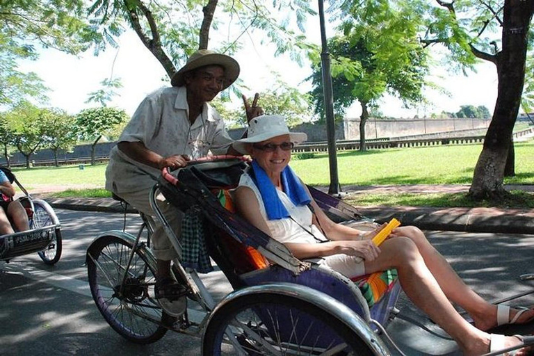 Hue Heritage Tour by Cyclo: Cytadela, muzea i lokalny rynek