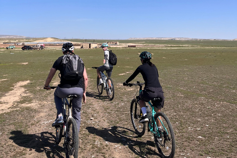 Baku: tour in mountain bike a Gobustan - vulcano di fango TogayayBaku: Tour in mountain bike sul Gobustan - Vulcano di fango di Togayay