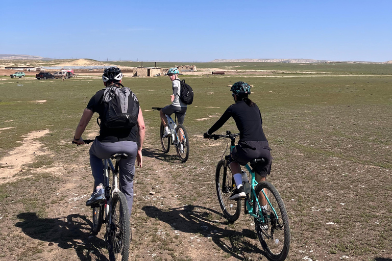 Baku: tour in mountain bike a Gobustan - vulcano di fango TogayayBaku: Tour in mountain bike sul Gobustan - Vulcano di fango di Togayay