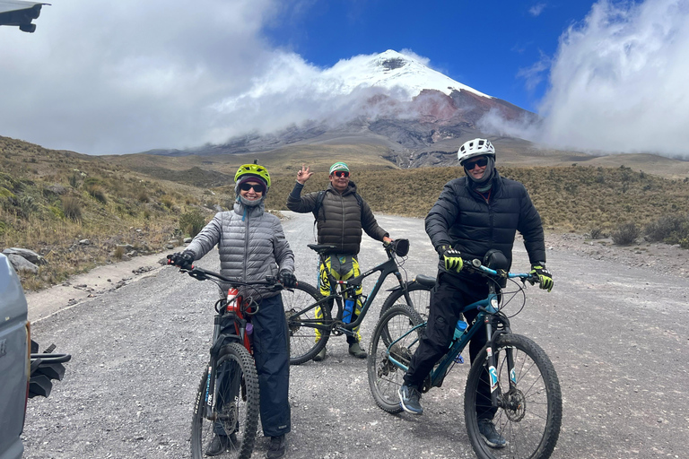 Quito : randonnée et visite à vélo du volcan Cotopaxi avec un guide