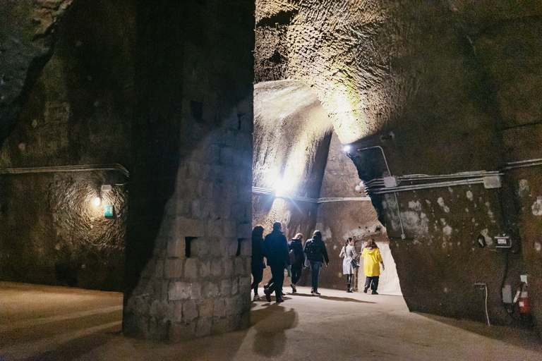 Nápoles: entrada a la zona subterránea y tour guiadoTour guiado en italiano