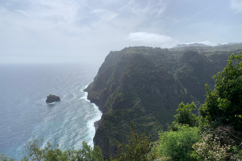 Madeira: 4x4 Jeep Tour with Beach Visit and Local Meal