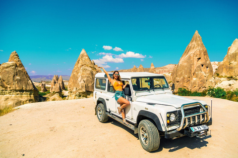 Capadocia: Excursión en Jeep Safari al Atardecer con Champán