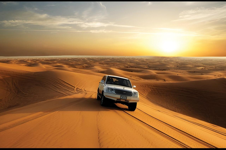 Ekscytujące safari na pustyni w Ad-Dauha – jazda po wydmach 4x4Ad-Dauha: grupowe safari na pustyni – z odbiorem z hotelu
