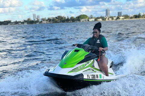 Miami - ett äventyr med vattenskoter Jetski-äventyr med båtresa från centrumMiami - ett äventyr med jetski Jetski-äventyr med båtresa från centrum