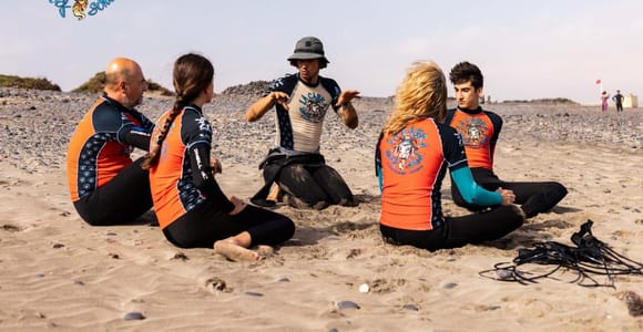 Famara, Lanzarote: Group surf lesson with equipment