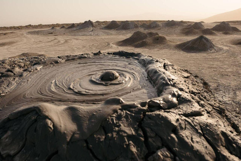 Baku: Qobustan e Abşeron (vulcano di fango, tempio del fuoco e Yanar Dağ)Baku: Gobustan e Absheron (vulcano di fango, tempio del fuoco e Yanardag)