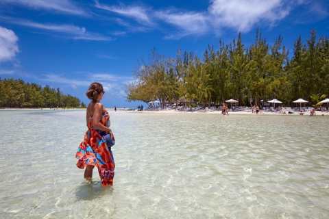Mauritius: Catamaran Cruise to Ile Aux Cerfs with BBQ Lunch Tour with Transfers