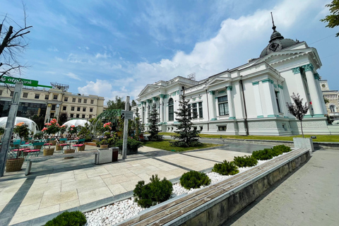 Chișinău: City Tour, Wine Painting Workshop, & Tasting