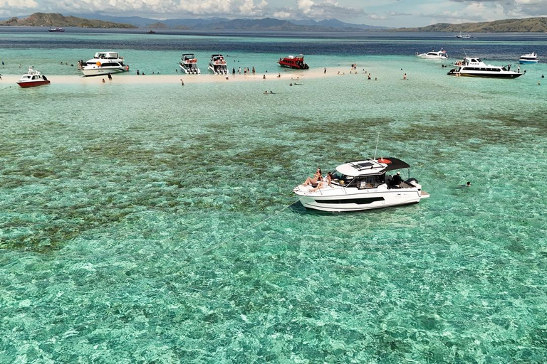 Labuan Bajo: Private Yacht Komodo-Inseln &amp; Manta-SchnorchelnPrivate Yachttour am Vormittag (13:00–19:00 Uhr) – Maximal 6 Gäste