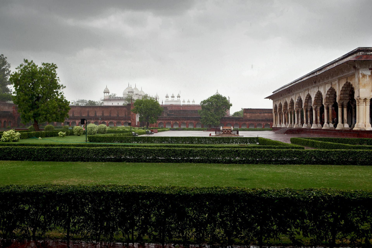 De Delhi : Excursion privée d&#039;une journée à Agra avec repas, spéciale femmesService à Agra : Guide touristique professionnel uniquement