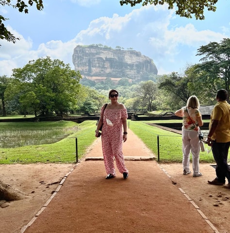 Vanuit Kandy: Sigiriya Rots Dambulla & Minneriya Jeepsafari